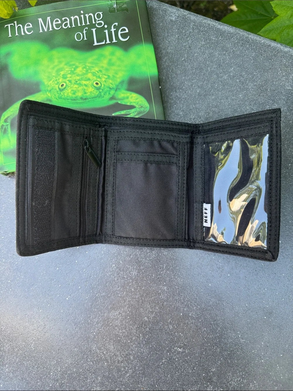 NWOT NEFF black background with tropical theme trifold wallet. Zipper pocket.